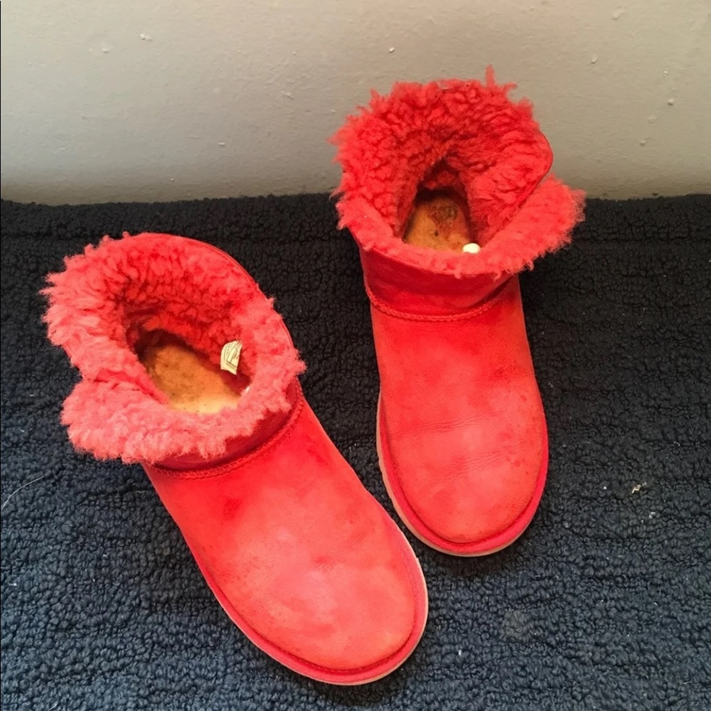 Pink shirt uggs
